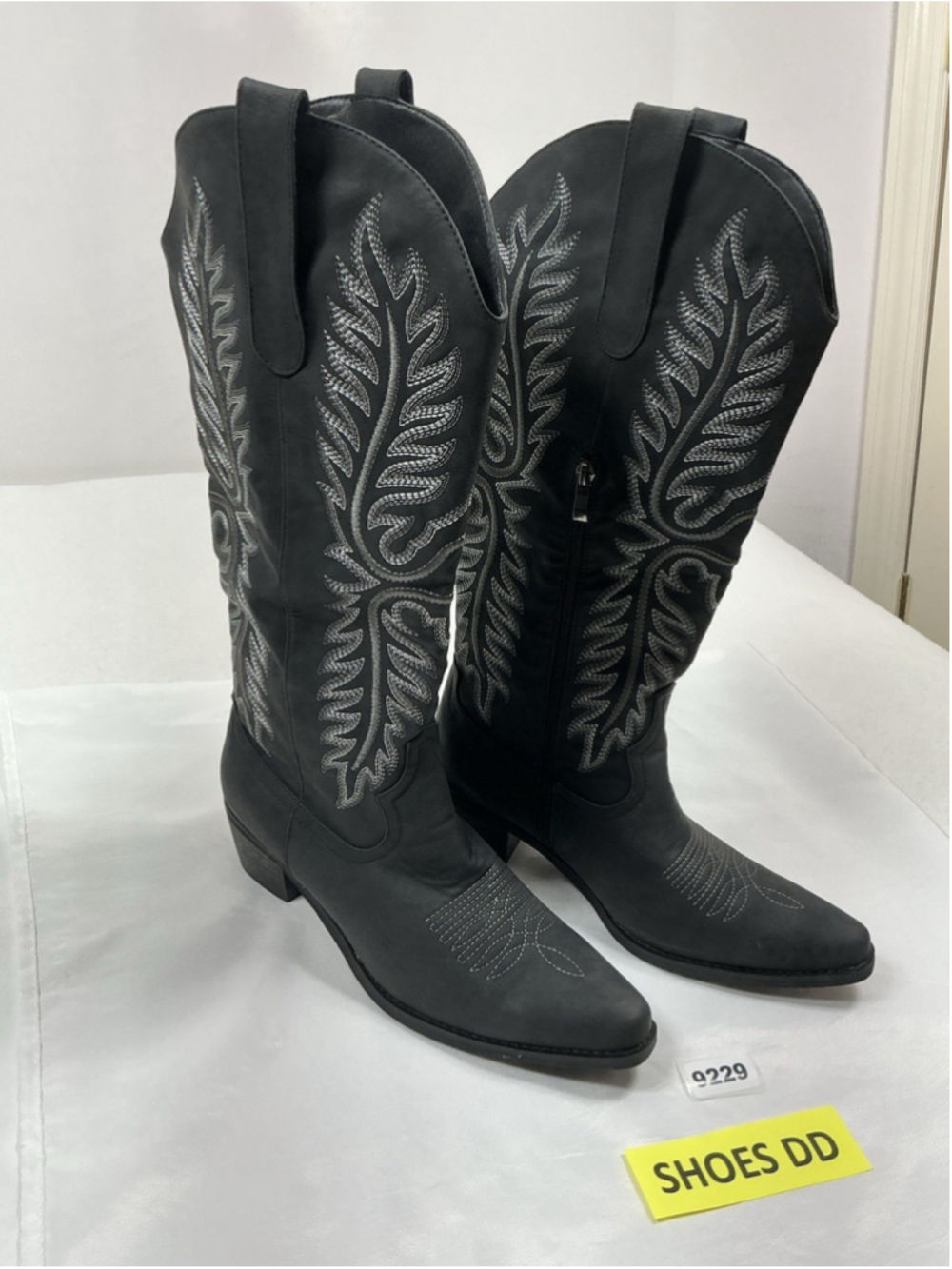 Womans Excellent Pullon Knee High Cowgirl Boots Size 12 Gray Embroidered